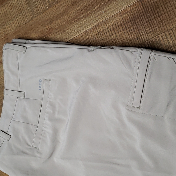 Izod Golf Shorts - Picture 4 of 8